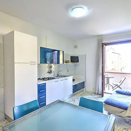 Lägenhet In Sleeps 2 Includes Air Con *