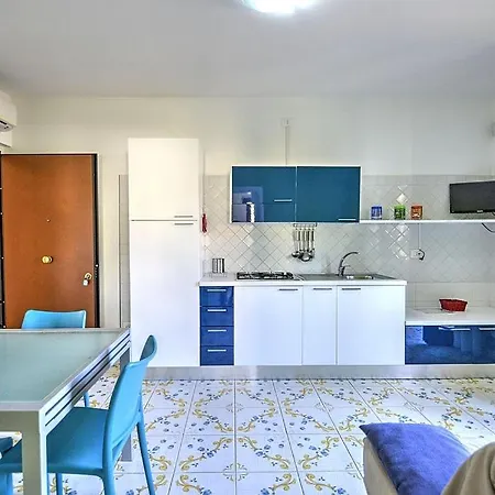 In Sleeps 2 Includes Air Con