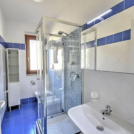 In Sleeps 2 Includes Air Con Lägenhet