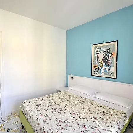 In Sleeps 2 Includes Air Con Lägenhet Agropoli