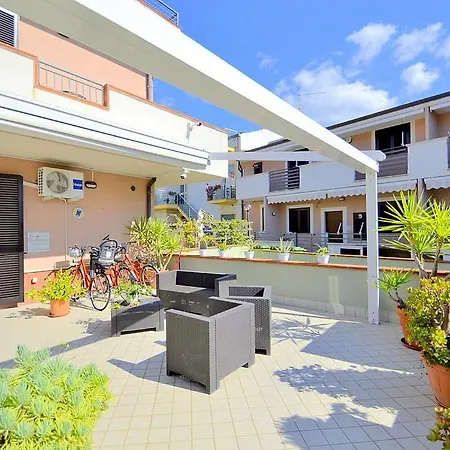 In Sleeps 2 Includes Air Con *