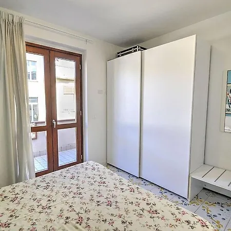 Lägenhet In Sleeps 2 Includes Air Con Agropoli